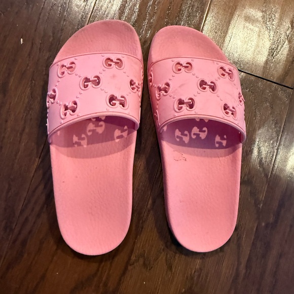 Gucci Women's Rubber GG Slide Sandals in Pink - Picture 1 of 4